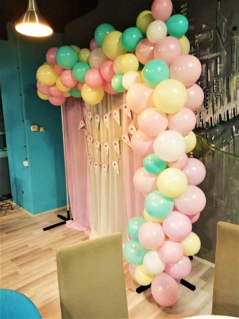 Позадина со балони за прв роденден