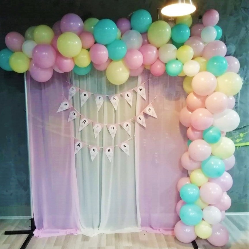 Позадина со балони за прв роденден