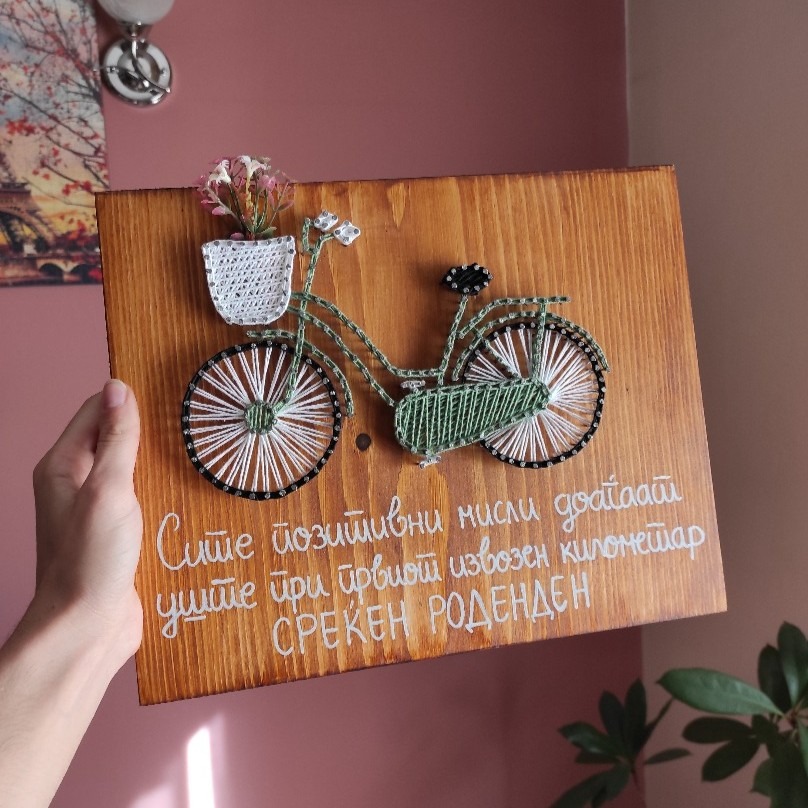 Дрвена слика за на ѕид со велосипед
